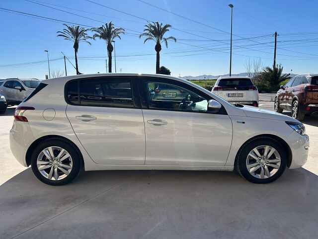 PEUGEOT 308 STYLE 1.2 E-THP AUTO SPANISH LHD IN SPAIN 78000 MILES SUPERB 2017